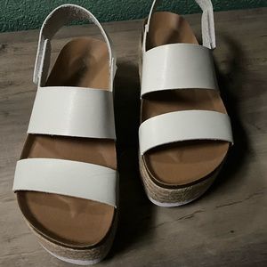 Dirty Laundry platform sandal size 7